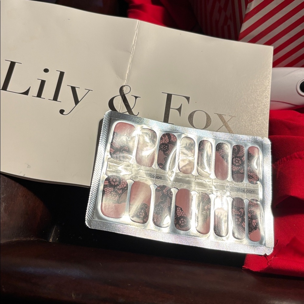 MWOT NAIL PRODUCTS GEL STRIPS: DASHING, DIVA, AND LILY AND FOX - Picture 3 of 14